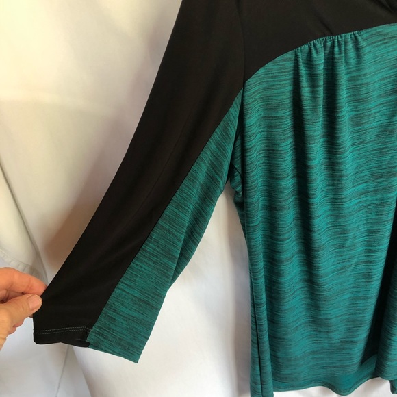 NWT woman’s top size 3X green & black - Picture 4 of 5